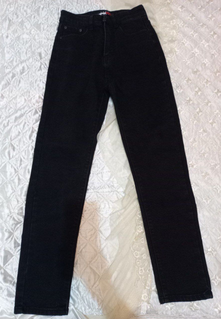 Женские черные джинсы труба 27 размер в отличном состоянии