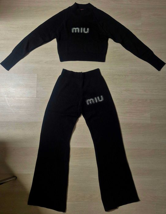 Compleu dama miu miu . Mărime universala.