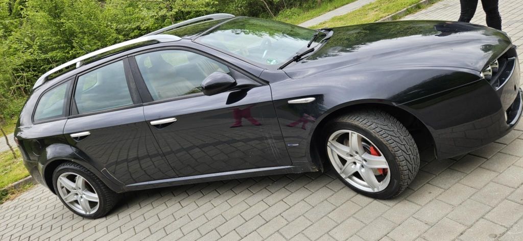 Alfa Romeo159 2006 mă interesează și schimb!!!