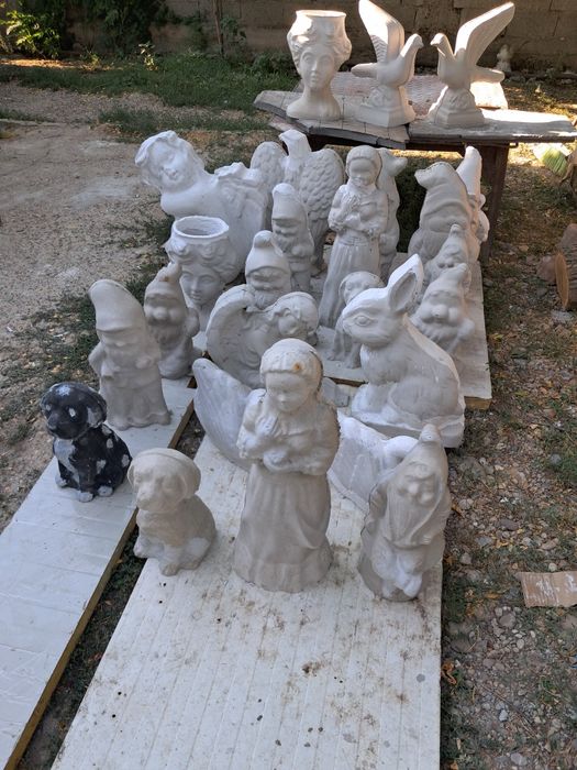 De vinzare diverse  modele figurine decorațiuni gradina