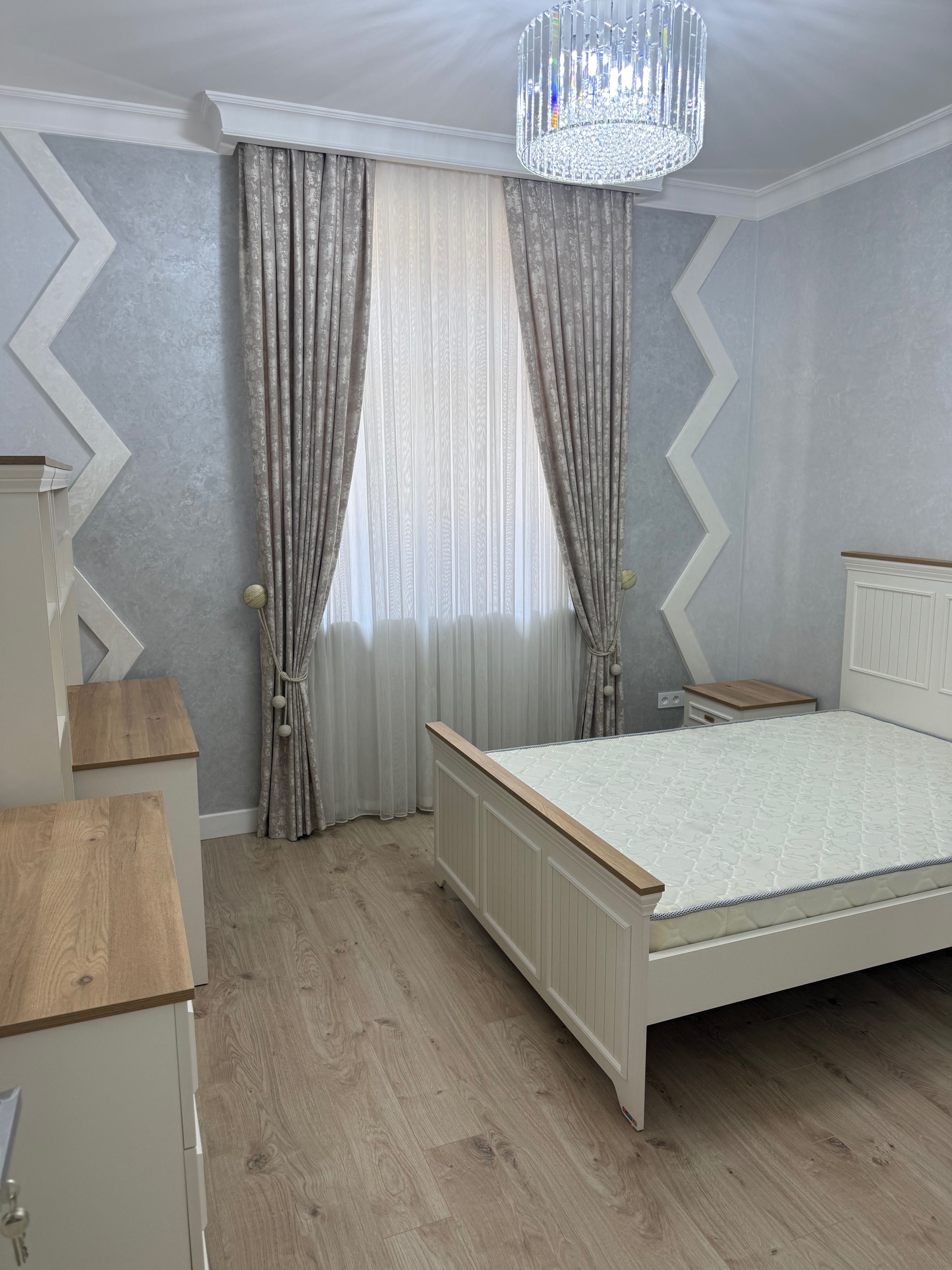 4-х комн ЖК Parisien 126 кв. м. яккасарайский р-н ( текстильный мост)