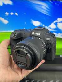 Canon EOS R8 + RF 35mm 1.8 macro stm