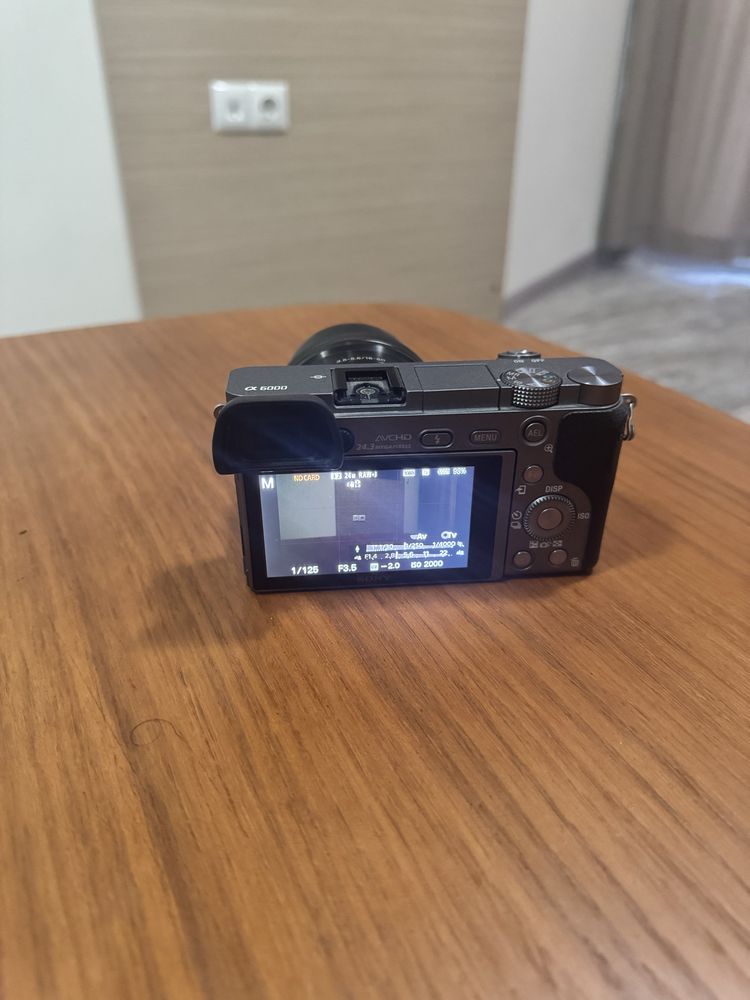 Sony A6000 с обектив 16-50mm OSS