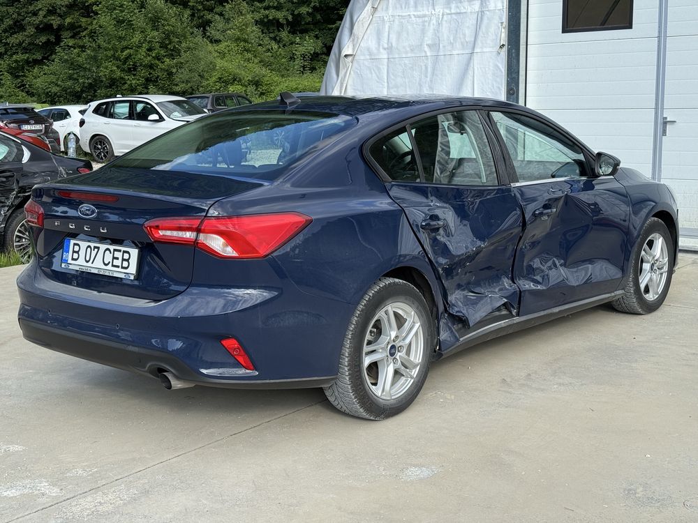Ford Focus 1.5 TDCI 120cp 2021 Berlina avariat