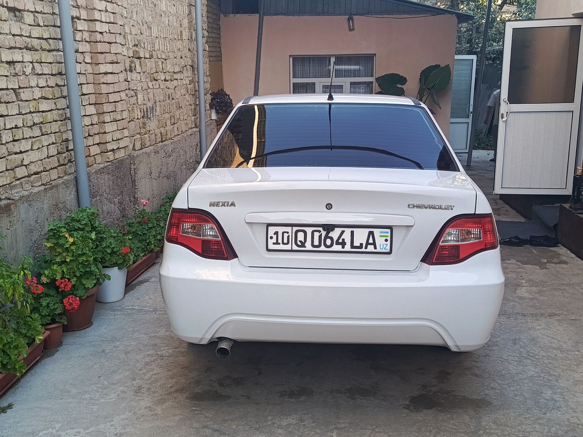 Neksiya moshina sotiladi