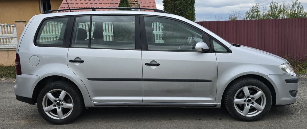 Vând vw touran 1.9 tdi