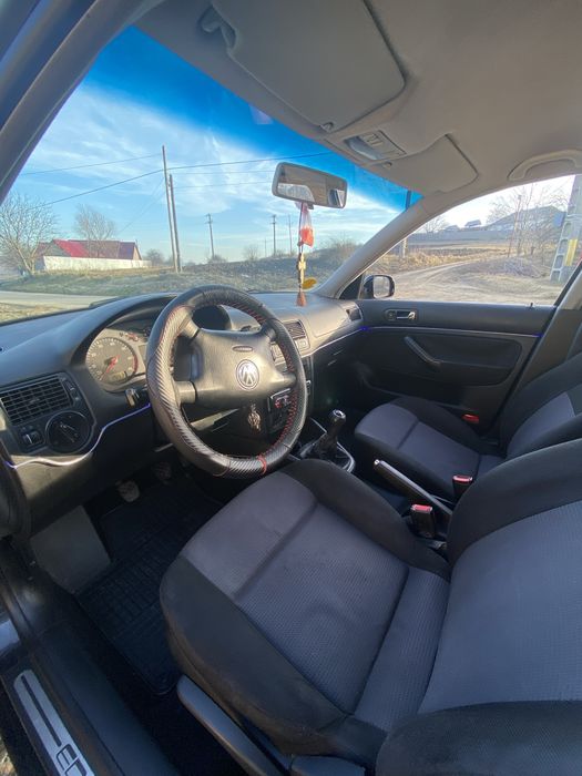 Vand Golf IV  1.4 benzina
