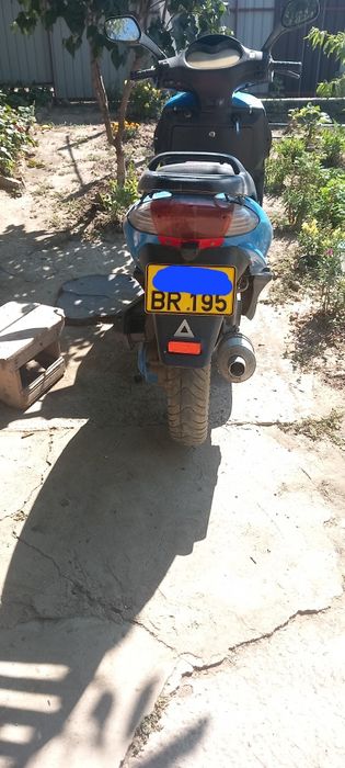 Vând scuter cu acte în regula