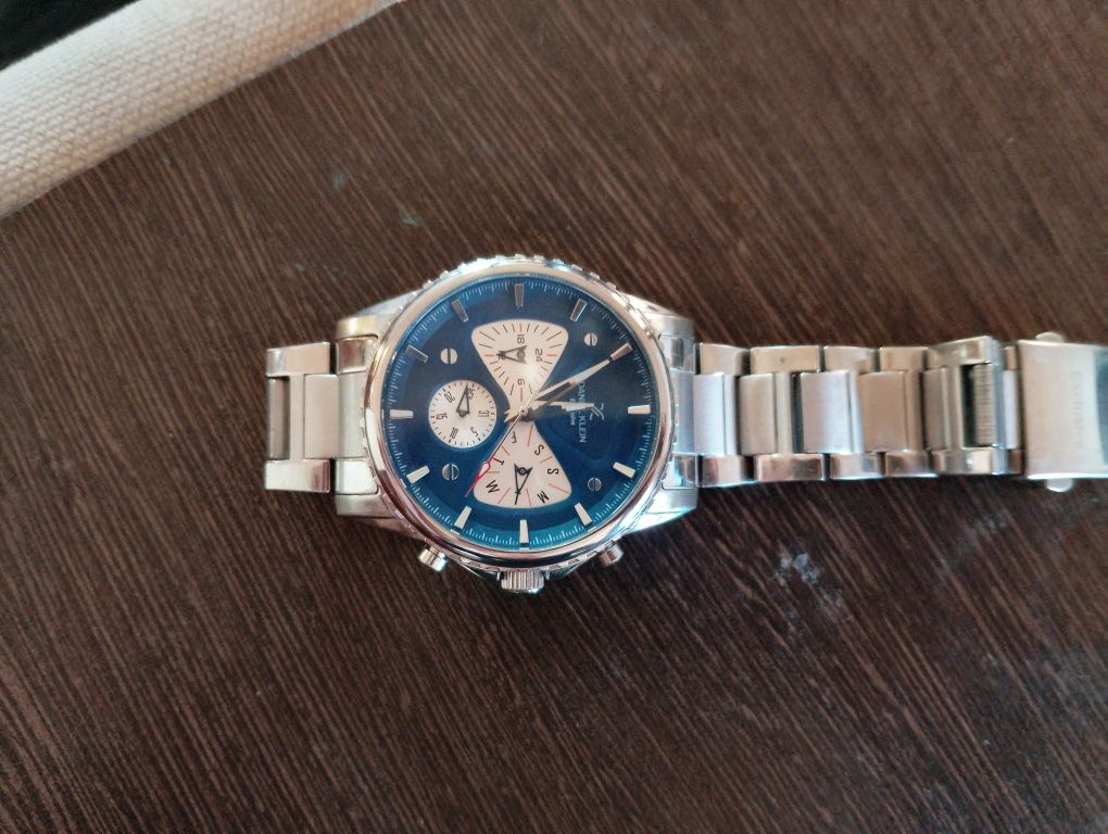 Часы с брендом Naviforce