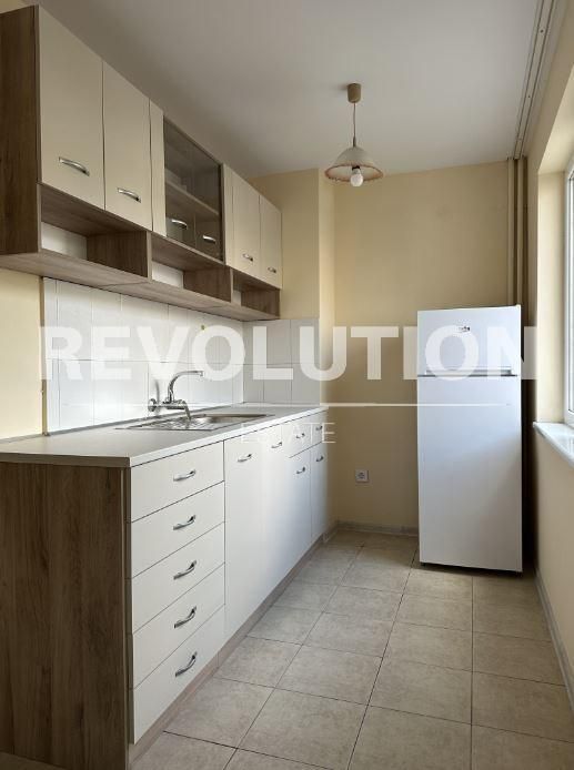 Дава се под наем Тристаен апартамент в Варна, Цветен квартал - 77 кв.м за 450 € - Снимка #1