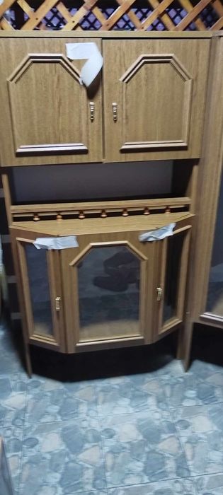 Mobila de vânzare plus o masa mare de 10 persoane calitate foarte bună