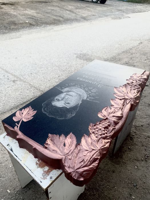 Памятники. Красный гранит и белый мрамором. Работаем без выходных.