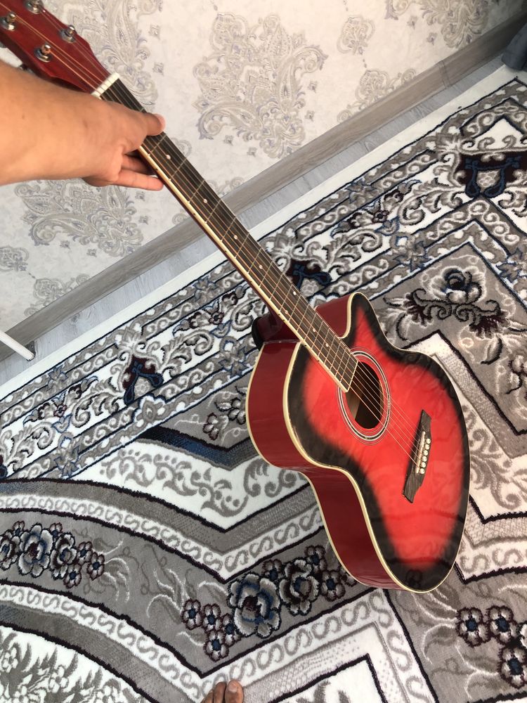 Gitara narxi 900.000ming arginal bilan 1/1