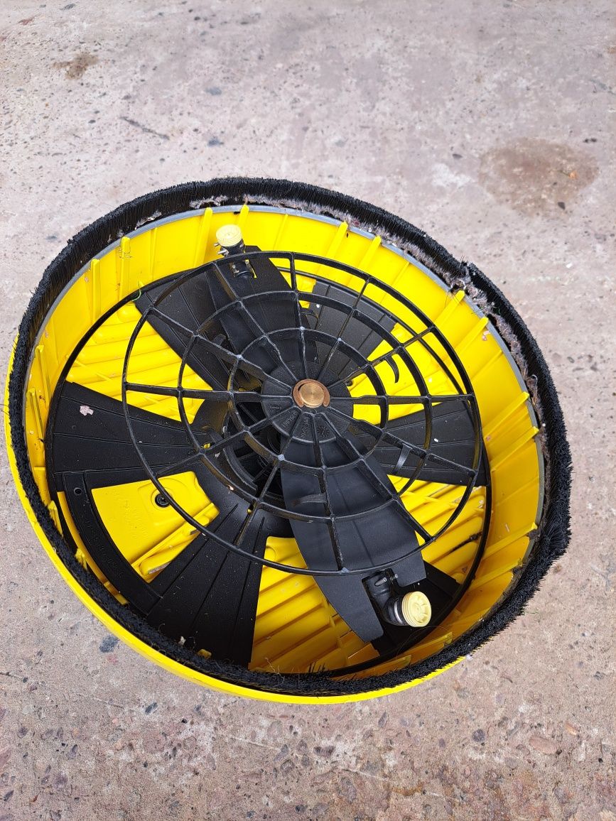 Dispozitiv curatare terase, covoare etc karcher