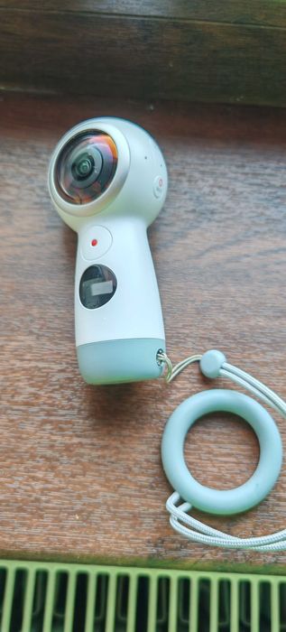 Camera foto video 4K Samsung Gear 360 ed. 2017 Wi-Fi alb
