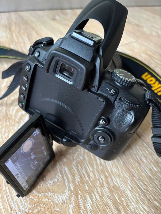 Aparat foto DSLR Nikon D5000, obiectiv 18-55mm f/3.5-5.6 AF-S DX VR