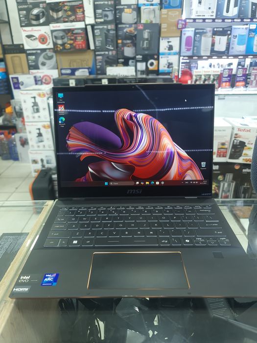 MSi Ultra 7-155H
16 ozu
1 TB ssd
Arc graphics!
13.3 ips touchscreen 
E