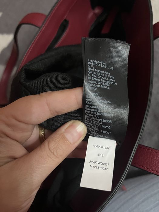 Geanta dama originala calvin klein are um mic defect am pus poza