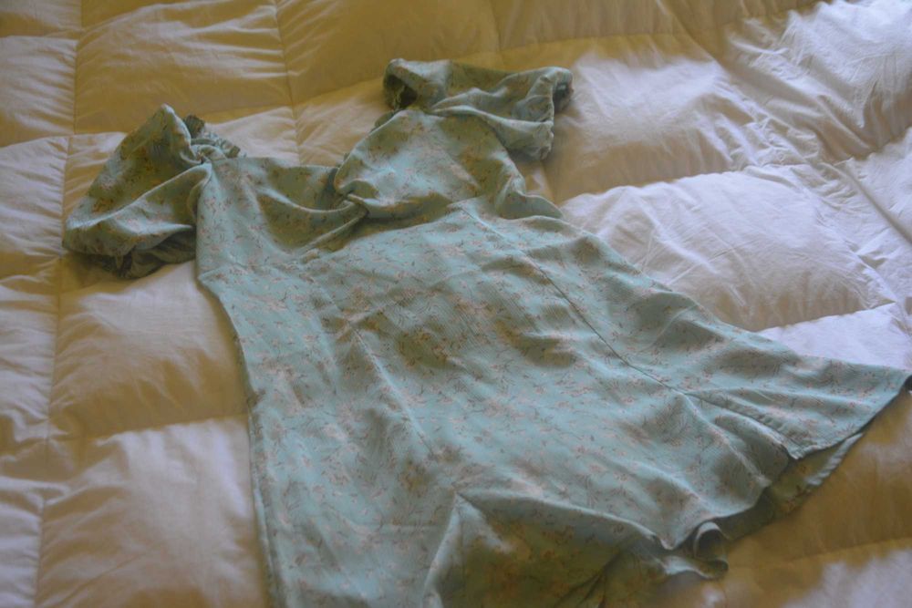 рокля ментово зелено флорален мотив Cropp