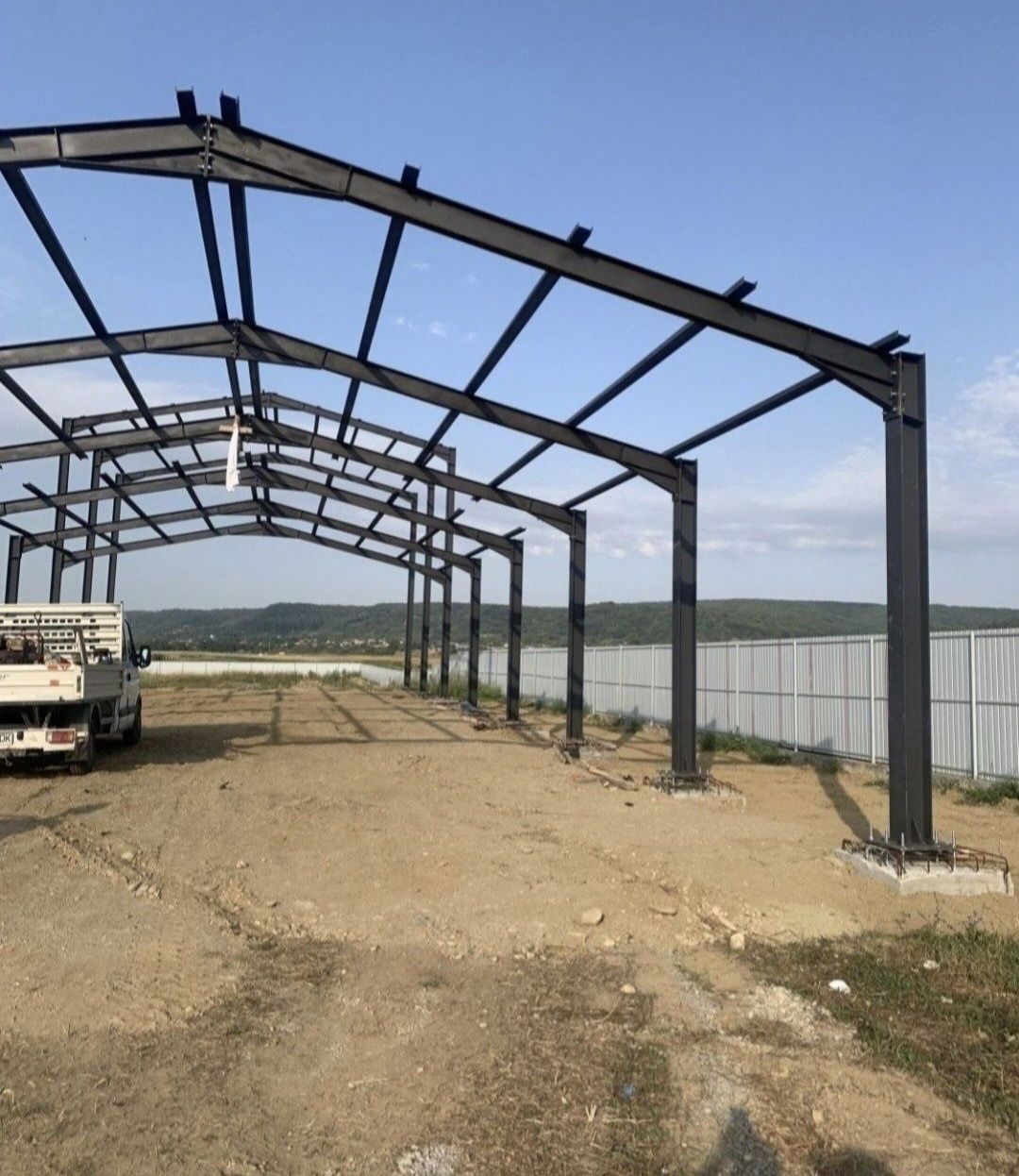 Vand și construiesc  o gama larga de hale sau structuri metalice  noi