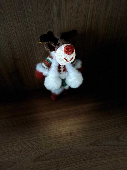 Papusă ren tricotată handmade – cadoul perfect de iarnă