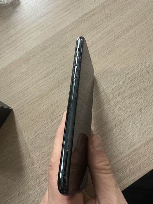 Iphone 11 pro 64gb cu sticla fața usor fisurata