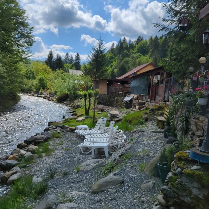 Cazare -Cabana  de închiriat  cu CIUBAR langa Castelul de Lut