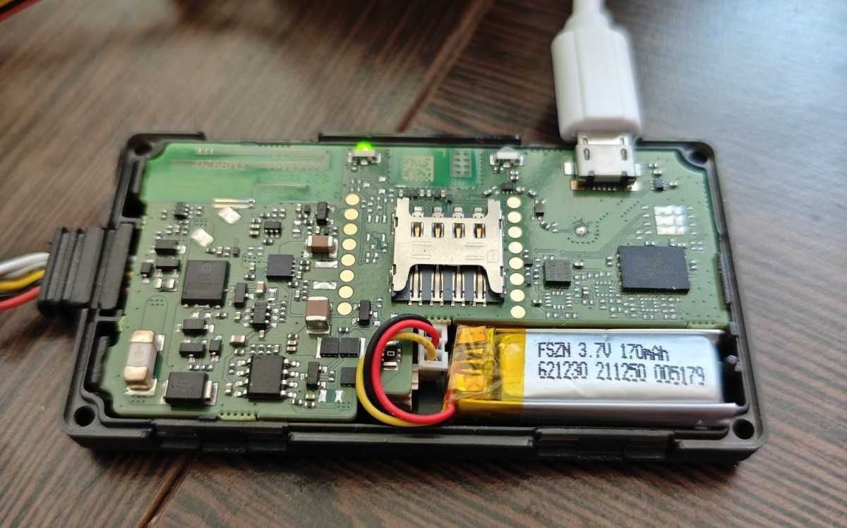 GPS тракер Teltonika FMB920