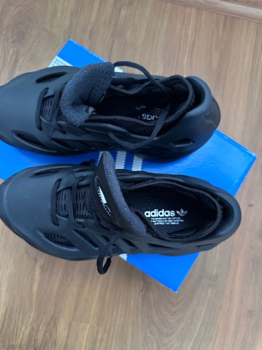 Нови, оригинални маратонки Adidas