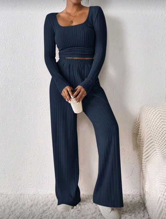 Дамски комплект в тъмносин цвят и комплект в цвят маслина