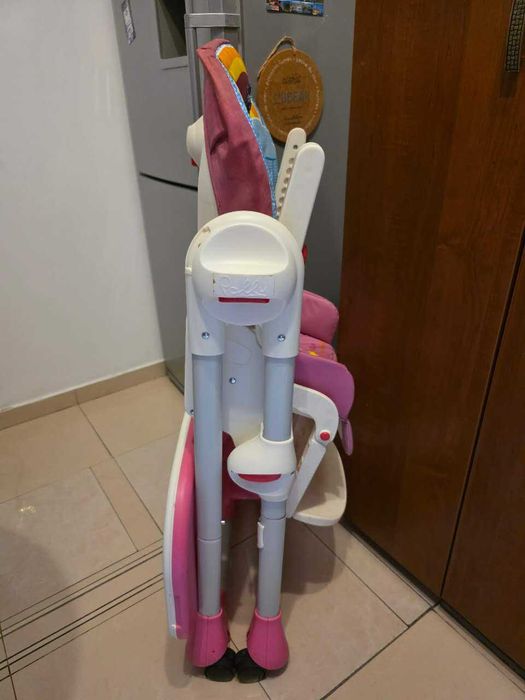 Scaun de masă Chicco Polly Easy cu 4 roți – model Unicorn.