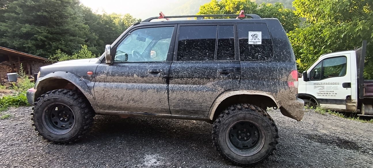 Vând Mitsubishi Pajero Pinin