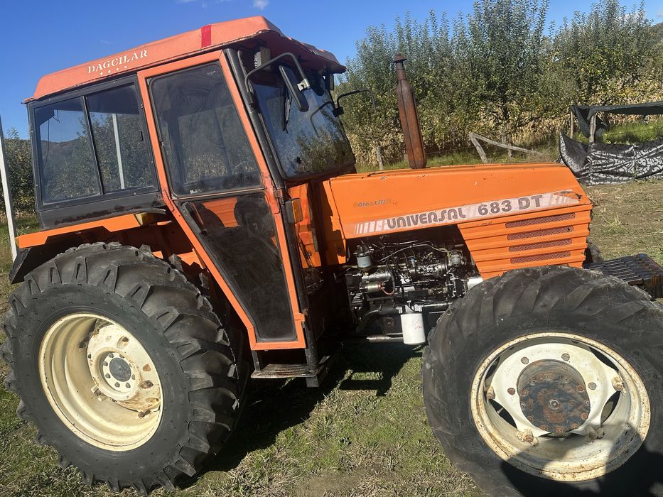 Tractor Universal 683 DTC
