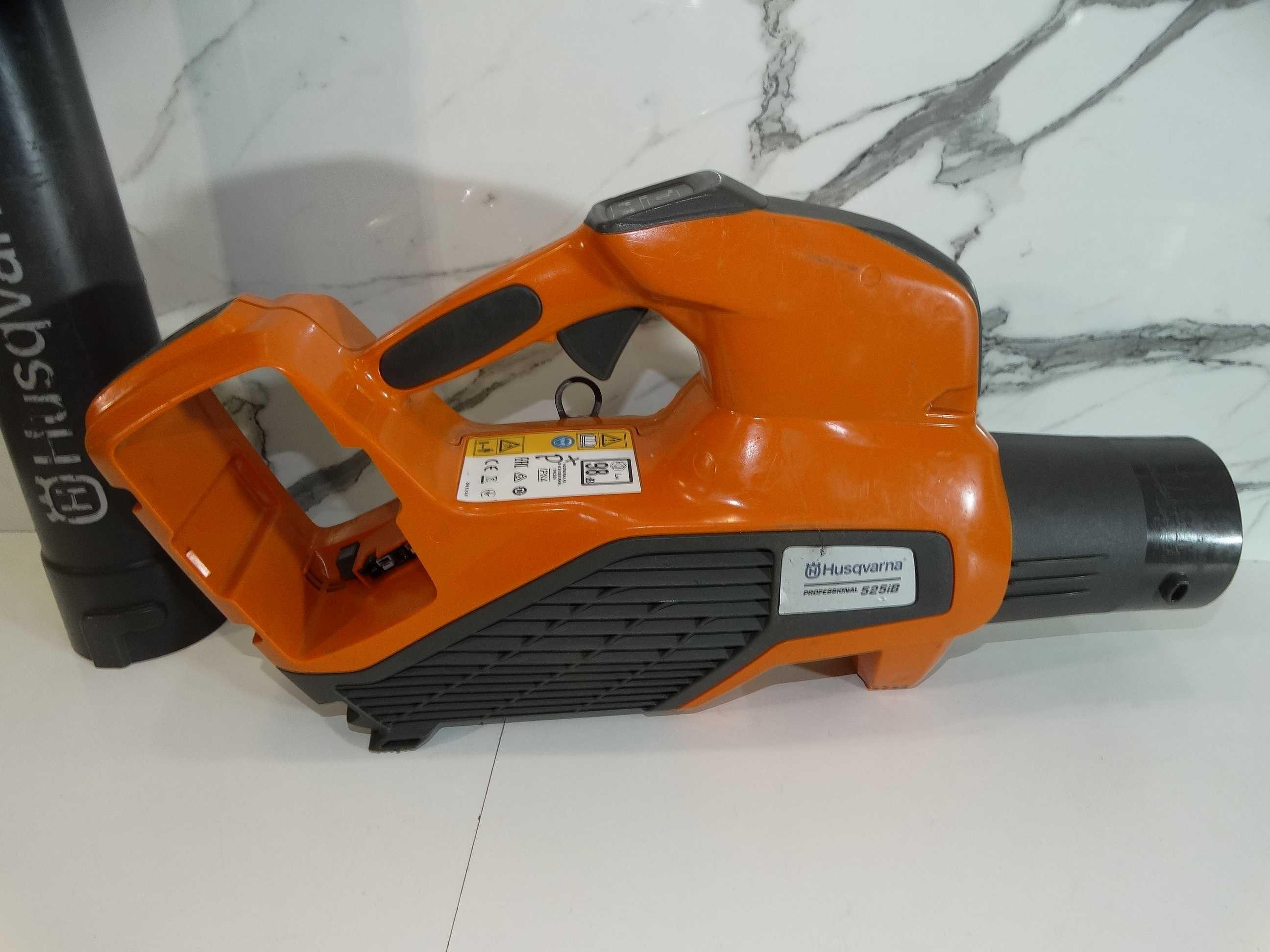 Husqvarna 525 iB / BLI 20 - Мощна акумулаторна метла