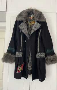 Palton Desigual original, stofa cu guler si mansete de blana, 42