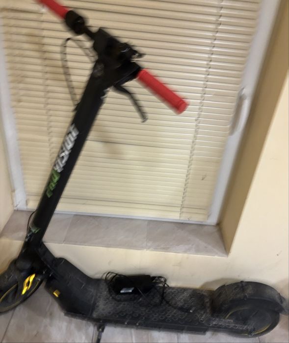 Продавам тротинетка на части