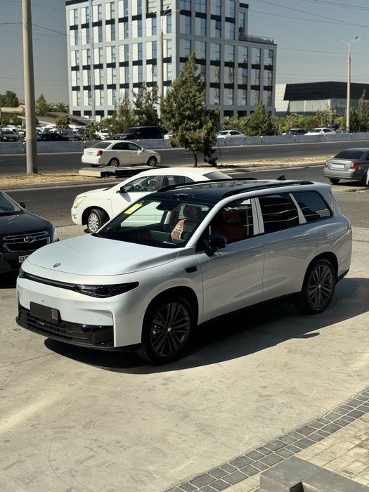 Leap motor c16 electric 630 km qora oq silver