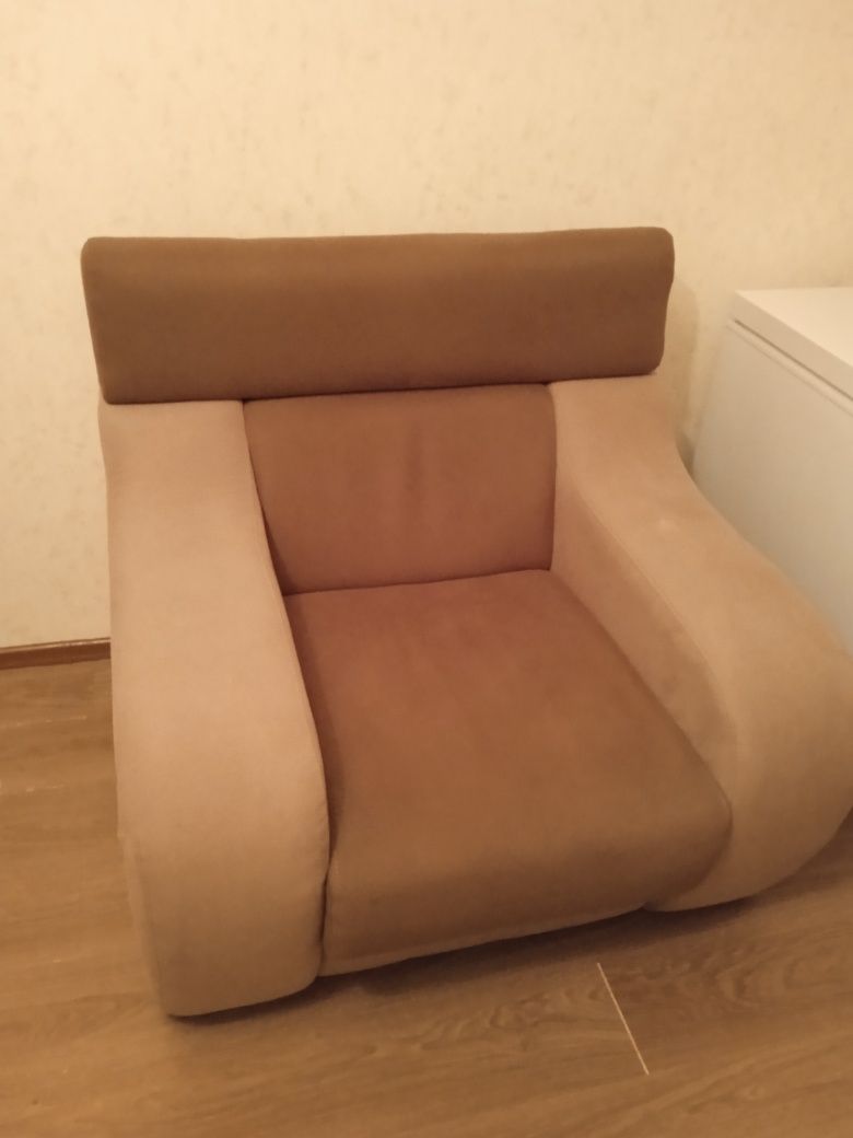 Продам добротное кресло