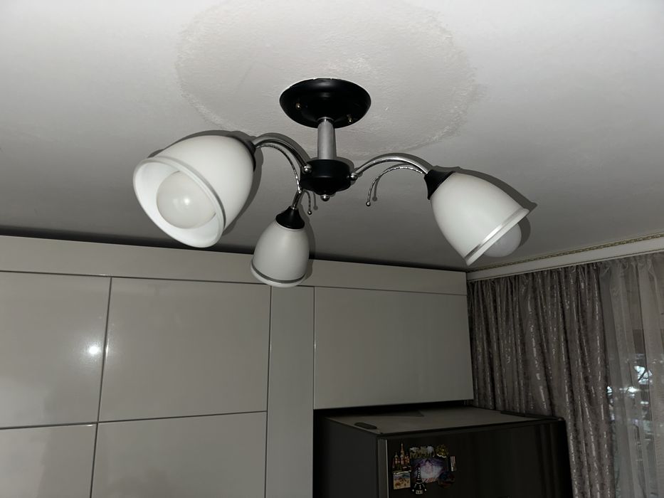 Продам люстру в хорошем состоянии