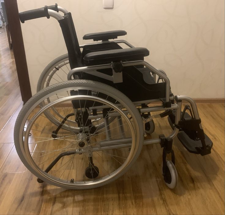 Продам кресло инвалидное, кресло-туалет, костыли