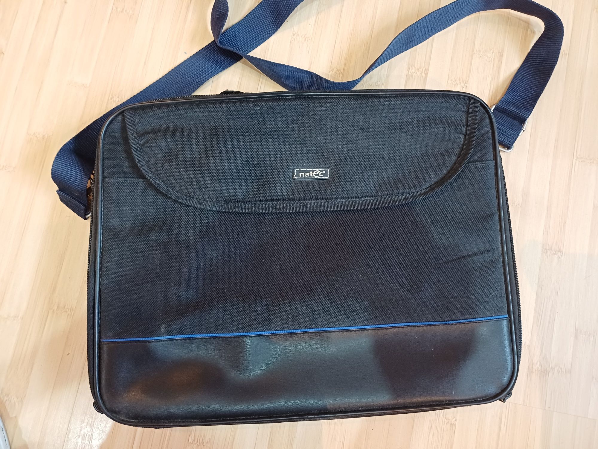 Geanta laptop ca noua