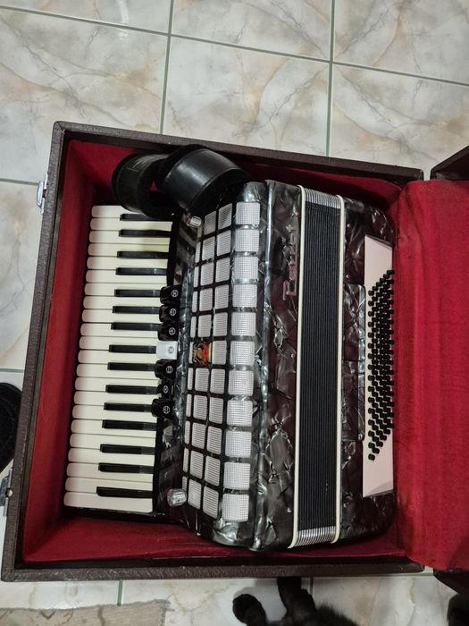 Acordeon Parrot 96 bass stare ca nou
