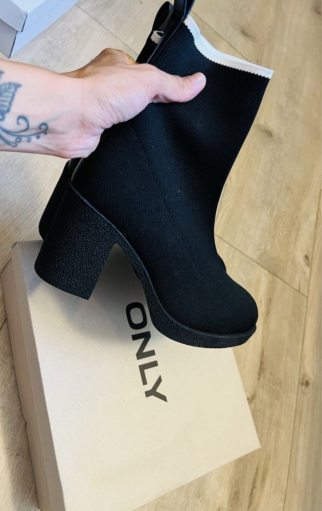 Botine cu toc gros