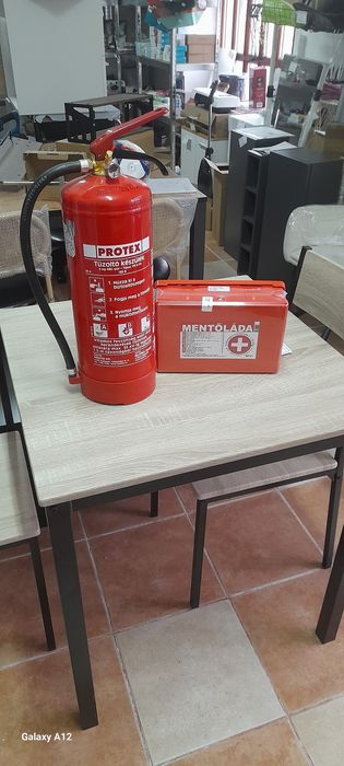 Stingător cu trusa medicală