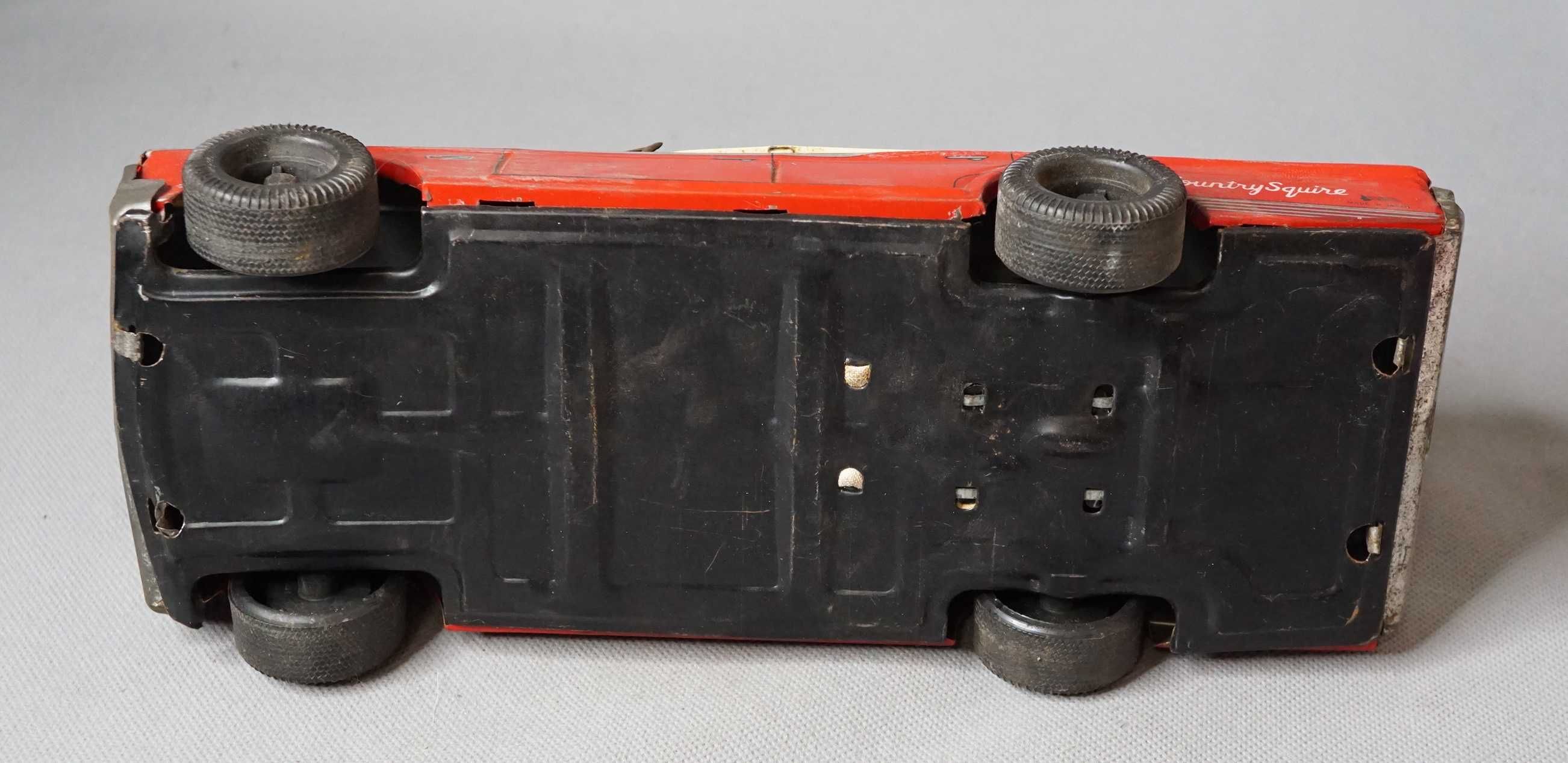 FORD Стара Японска метална ламаринена играчка модел кола