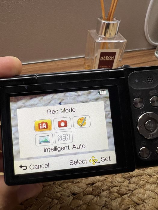 Aparat Foto Digital Panasonic Lumix DMC SZ10 Ecran rabatabil Wifi