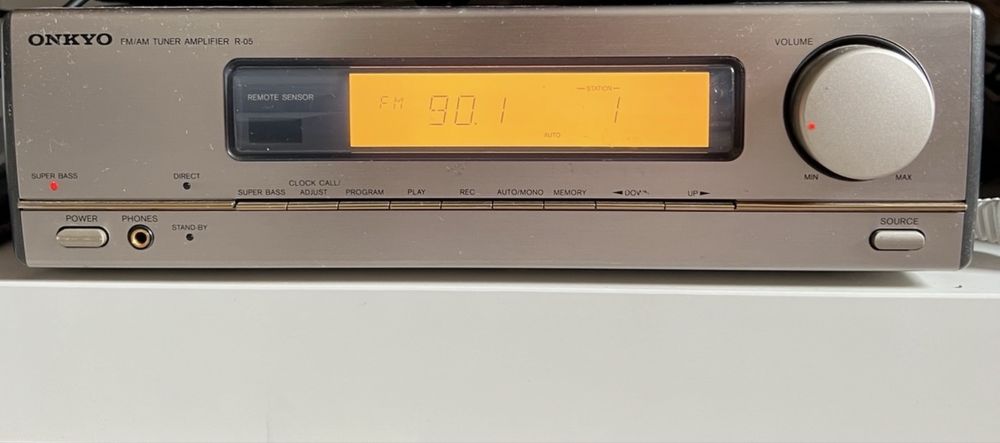 Onkyo R-05 стереоресивер