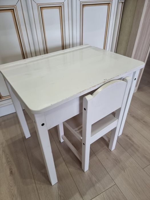 Продам детский стол и стул