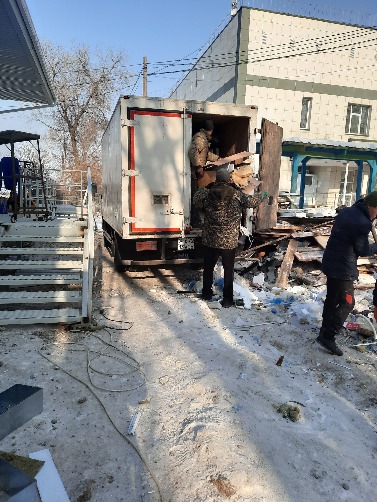 ВЫВОЗ МУСОРА всяких хлам вывоз диван мебели на свалку и ветки ,Гурзоп