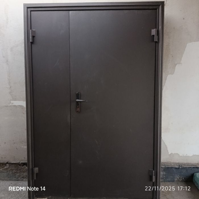 Металлическая дверь